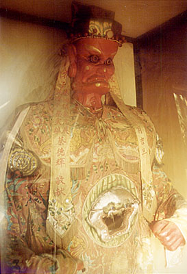 statue.jpg (40855 bytes)